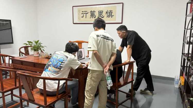 本月新增12台标准机补充产能 提升出货速度